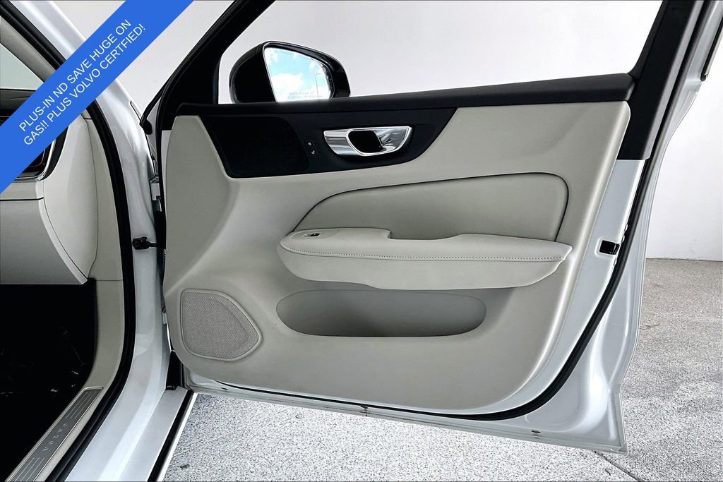 Certified 2025 Volvo S60 T8 Plus AWD/4WD image 26