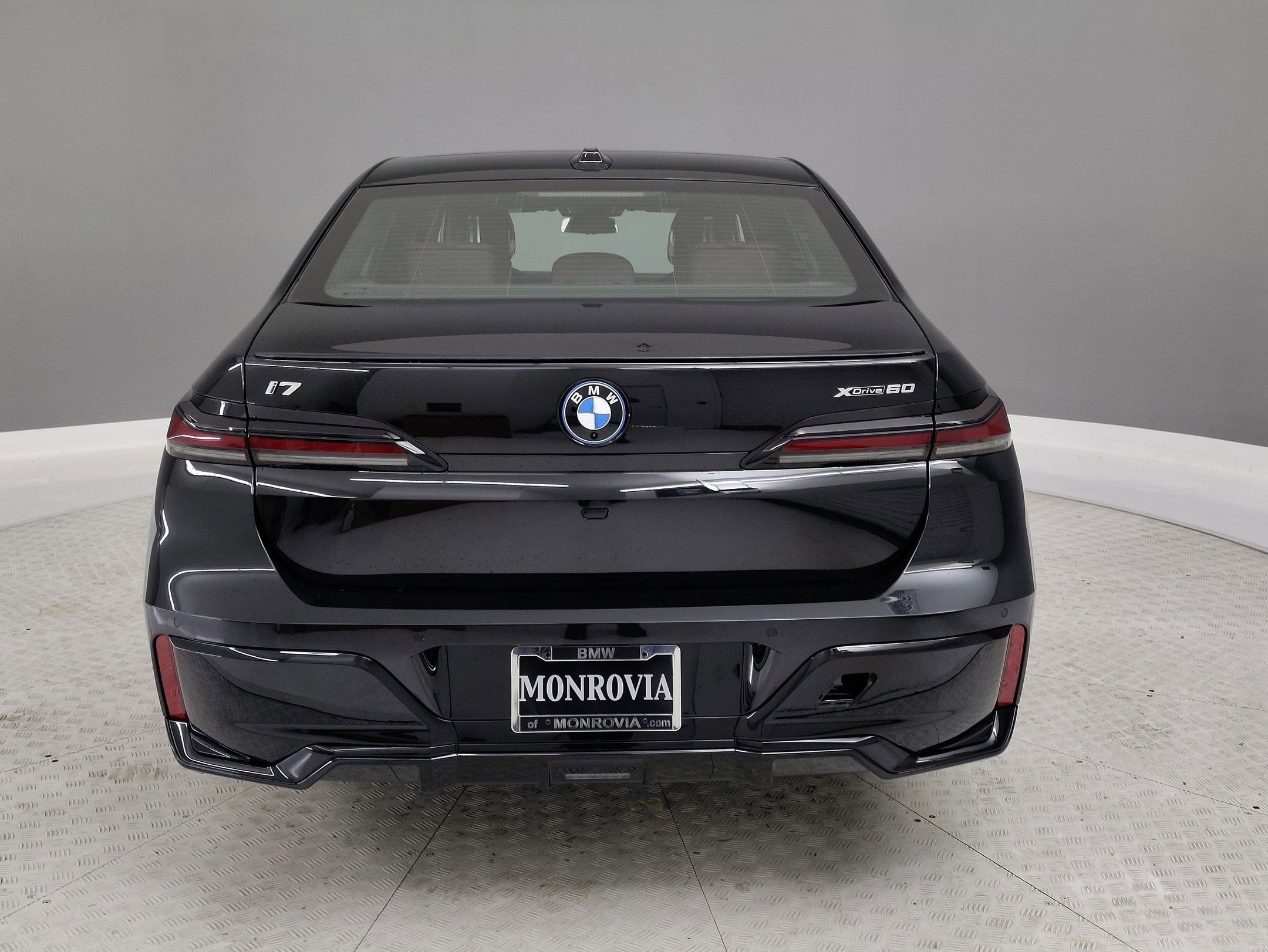 Used 2025 BMW i7 xDrive60 w/ Premium Package image 7
