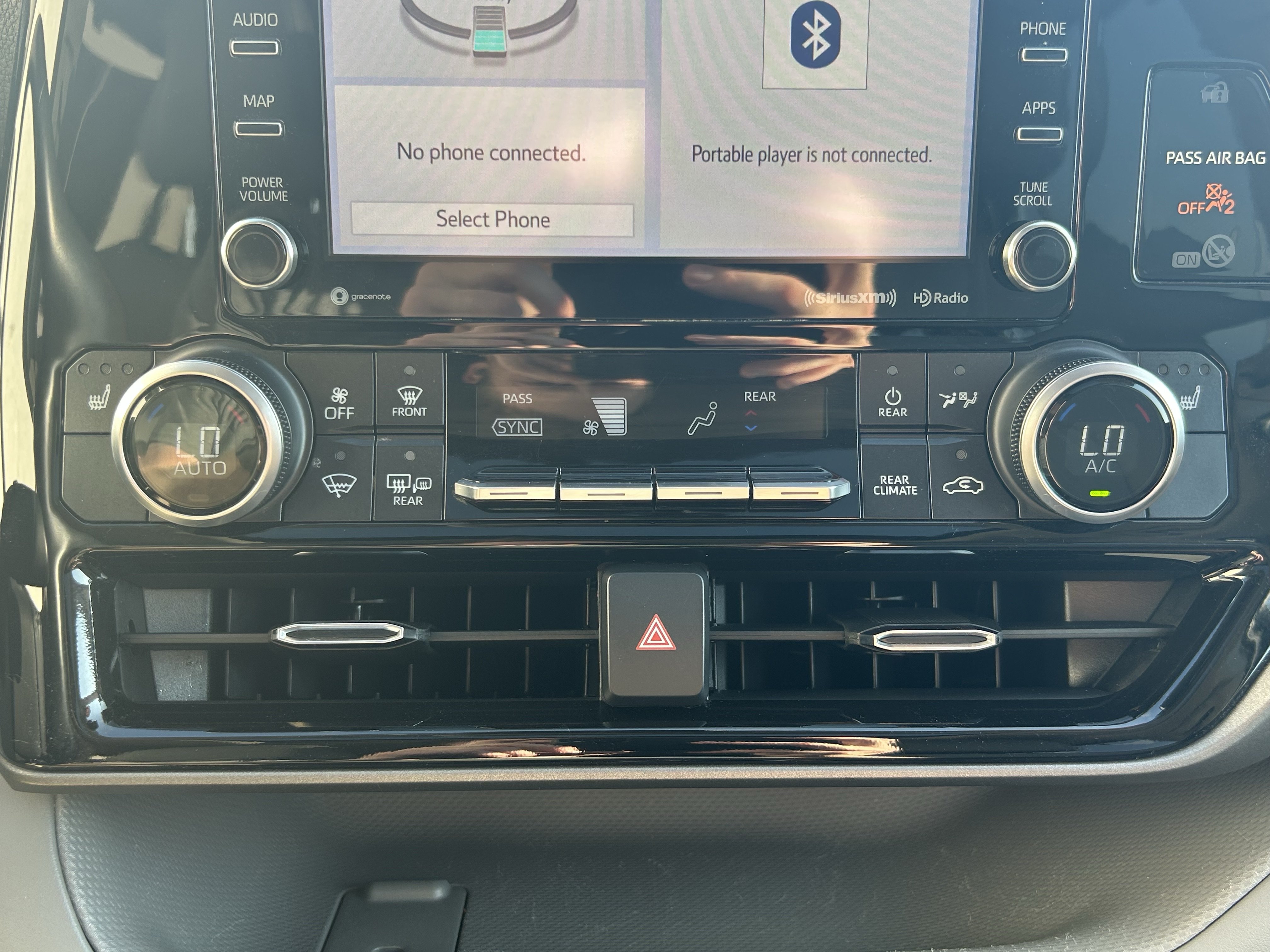 Used 2021 Toyota Highlander XLE AWD/4WD image 34
