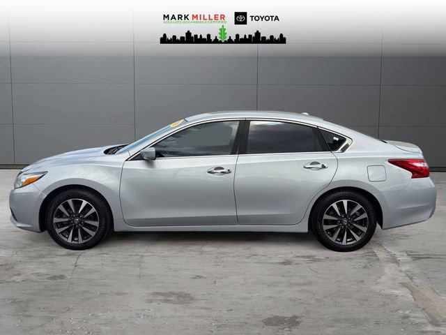 Used 2016 Nissan Altima 2.5 SV image 2