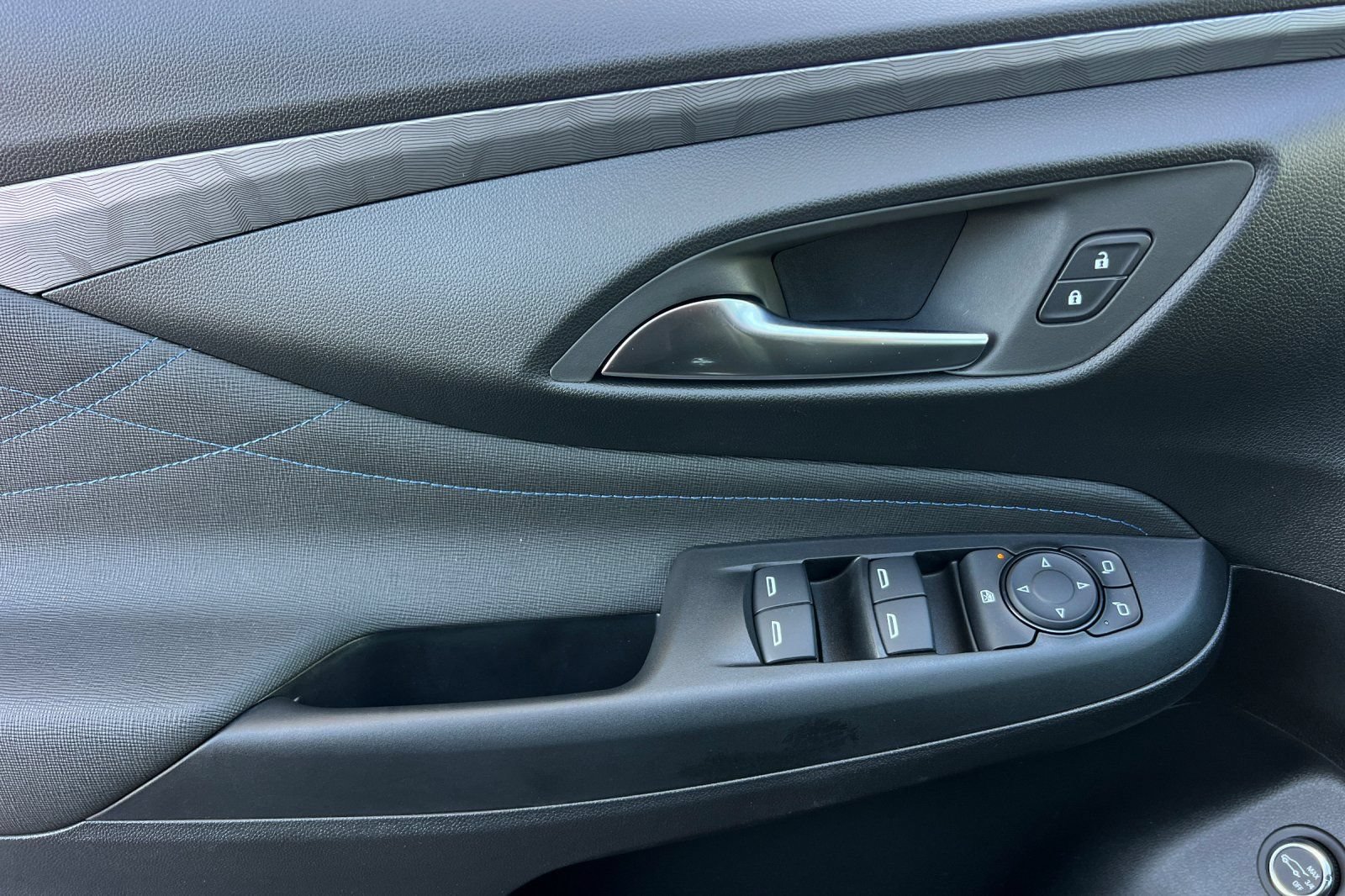 New 2026 Buick Envista Sport Touring w/ Convenience I Package FWD image 9