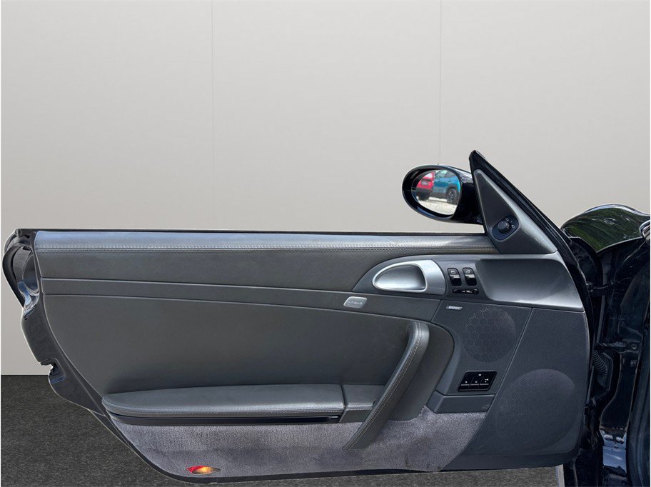 Used 2005 Porsche 911 Carrera RWD image 17