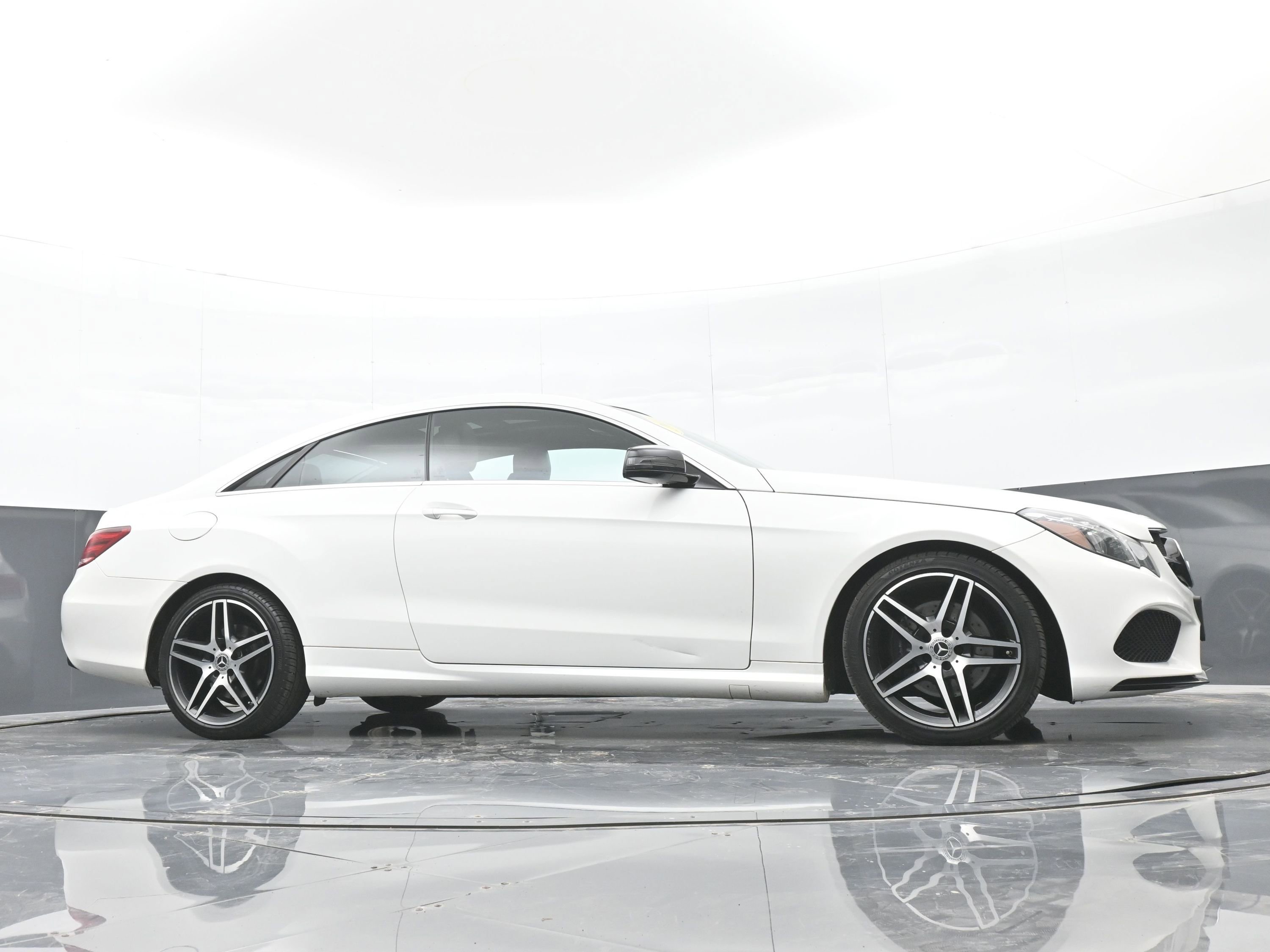 Used 2016 Mercedes-Benz E 400 4MATIC Coupe image 35