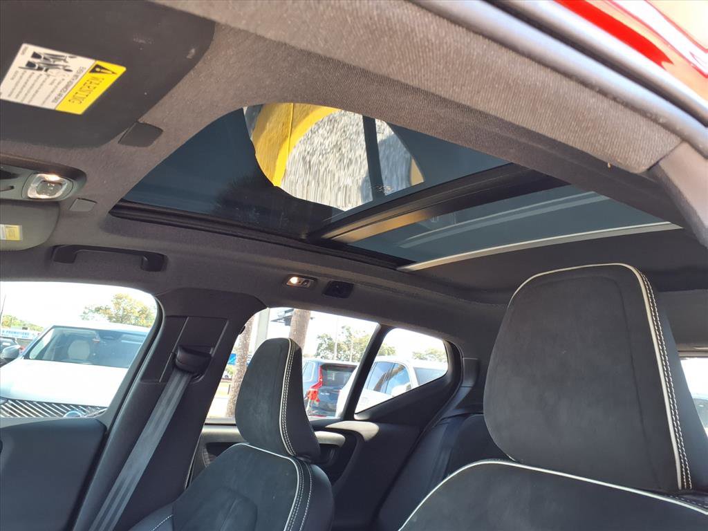 Used 2021 Volvo XC40 T5 R-Design w/ Advanced Package image 24