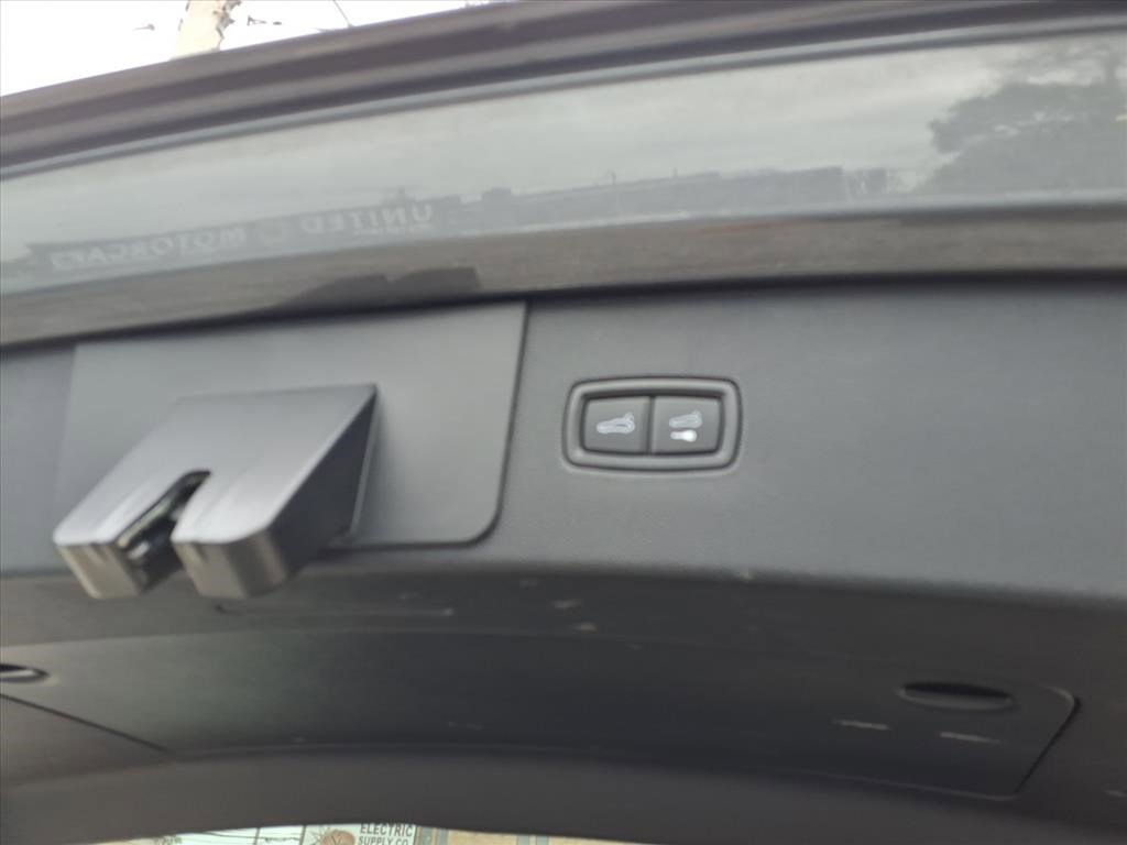 Used 2023 Porsche Cayenne S image 11