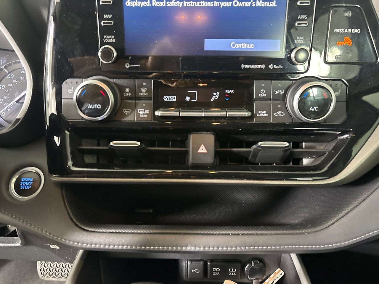 Used 2021 Toyota Highlander XLE FWD image 19