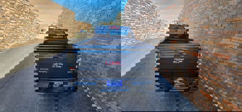 Used 2018 GMC Canyon Denali image 8