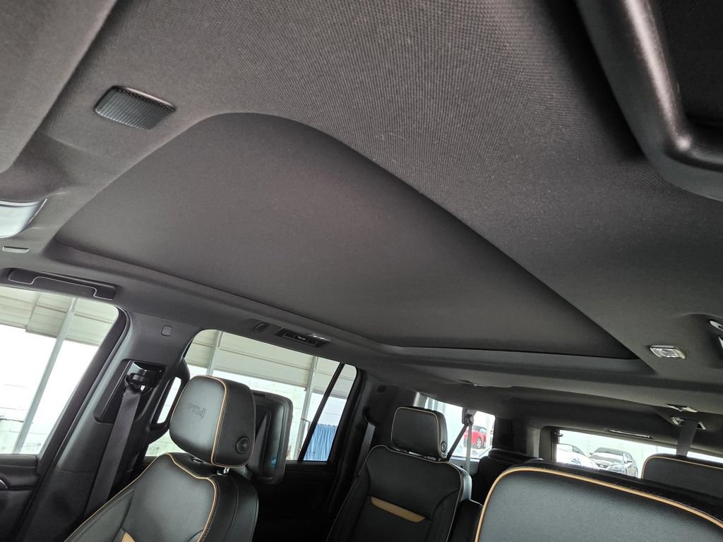 Used 2021 GMC Yukon XL AT4 w/ AT4 Premium Plus Package AWD/4WD image 7