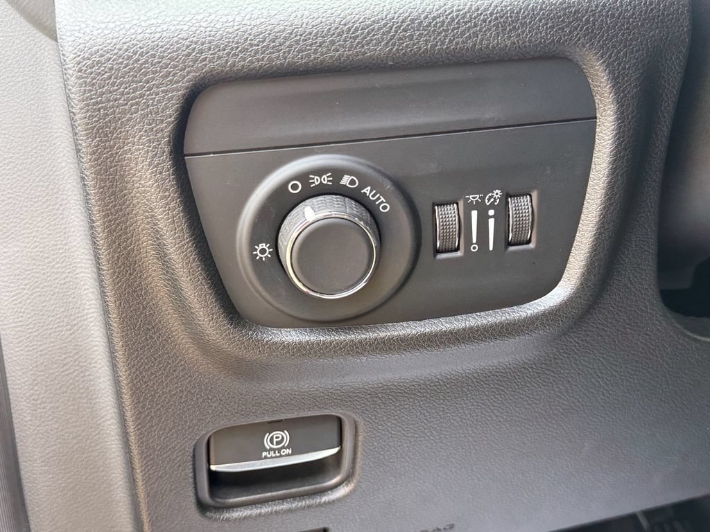 Used 2023 Jeep Grand Cherokee Altitude AWD/4WD image 19
