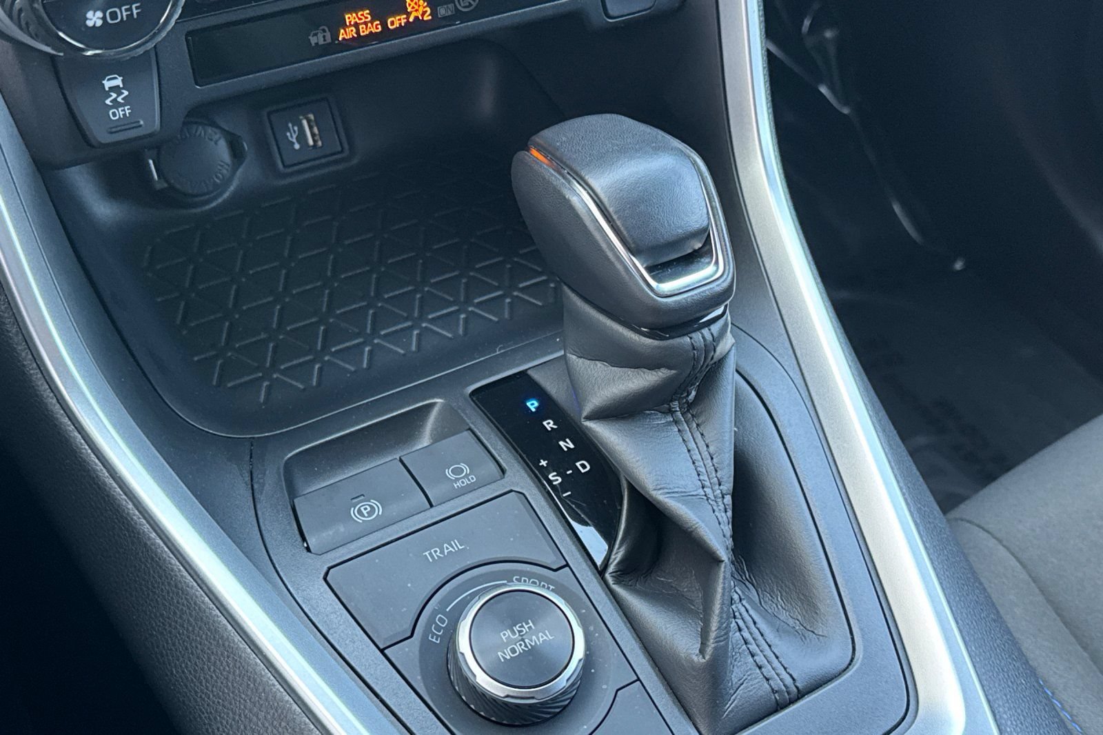 Certified 2025 Toyota RAV4 SE AWD/4WD image 28