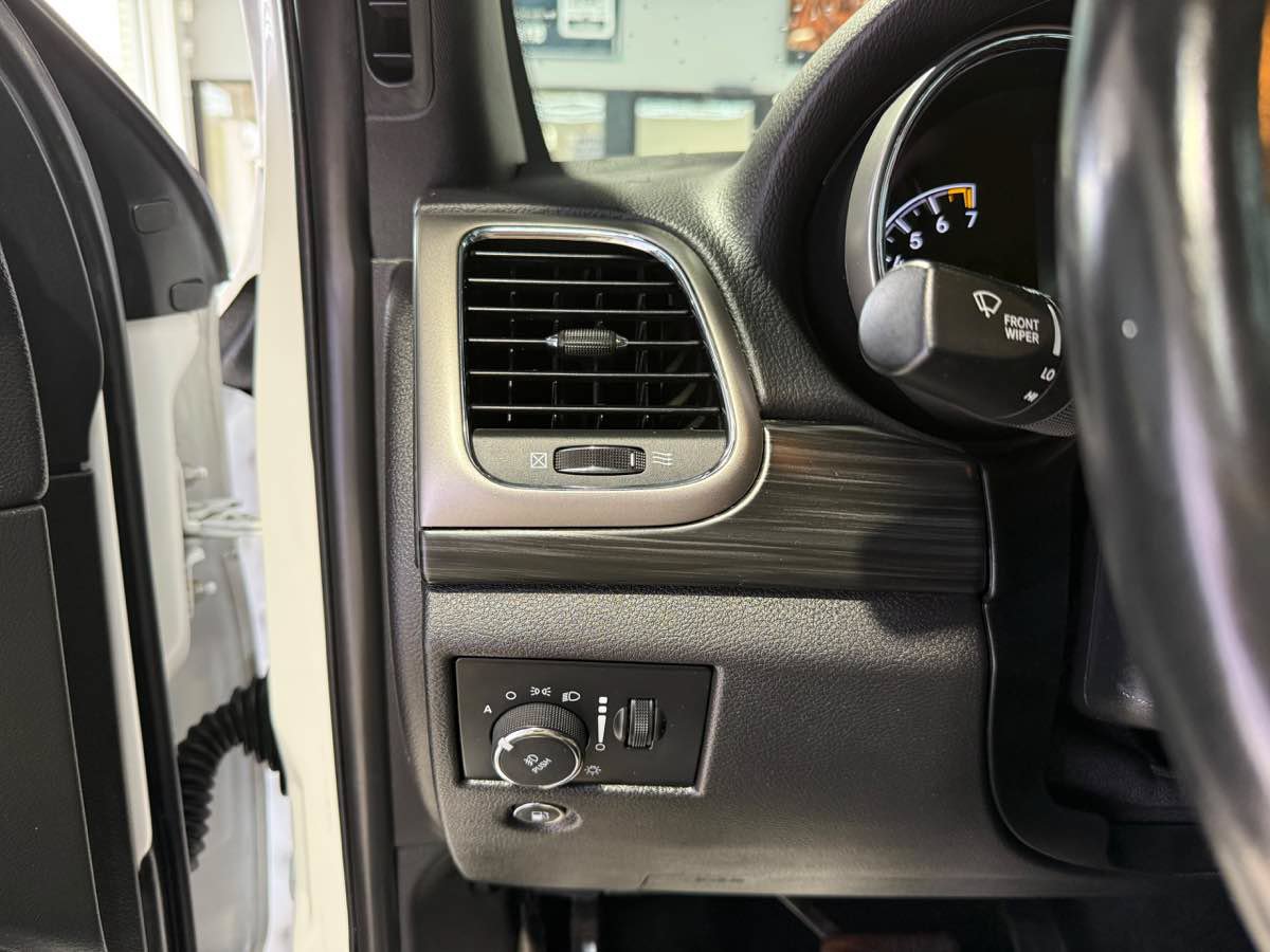 Used 2019 Jeep Grand Cherokee Altitude AWD/4WD image 17