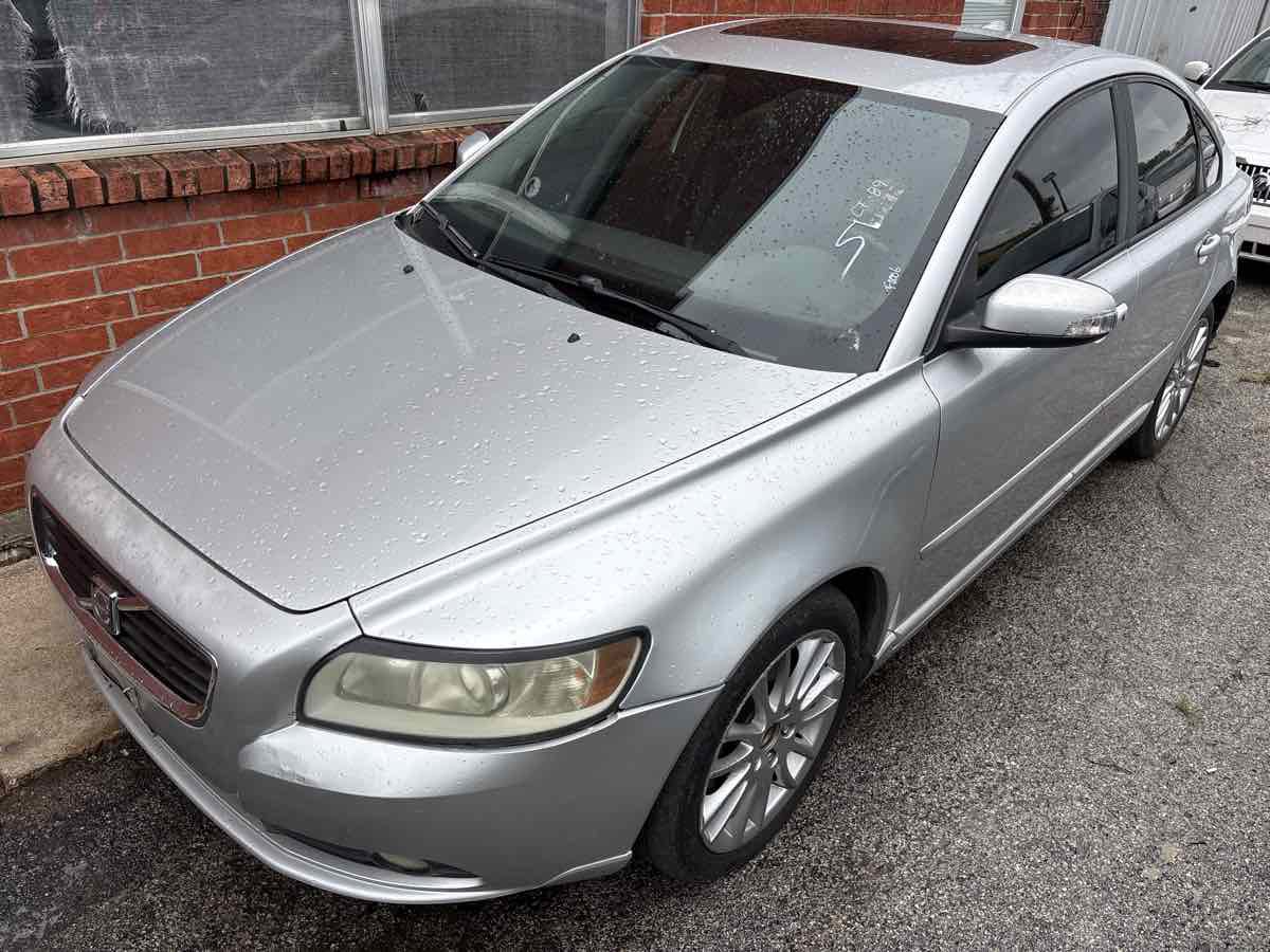 Used 2010 Volvo S40 2.4i FWD image 1