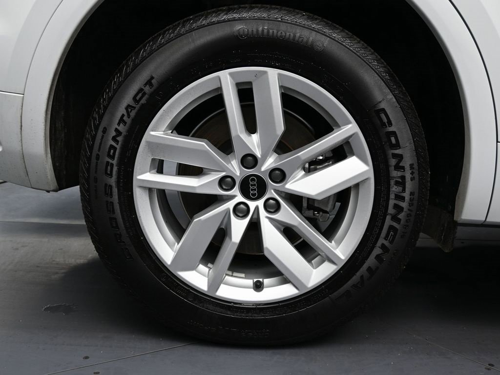 Used 2024 Audi Q5 2.0T Premium w/ Convenience Package image 12