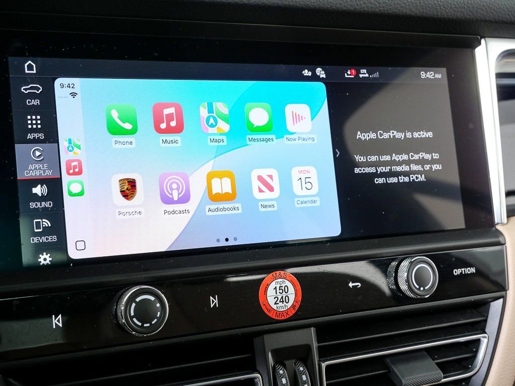 Certified 2025 Porsche Macan image 16