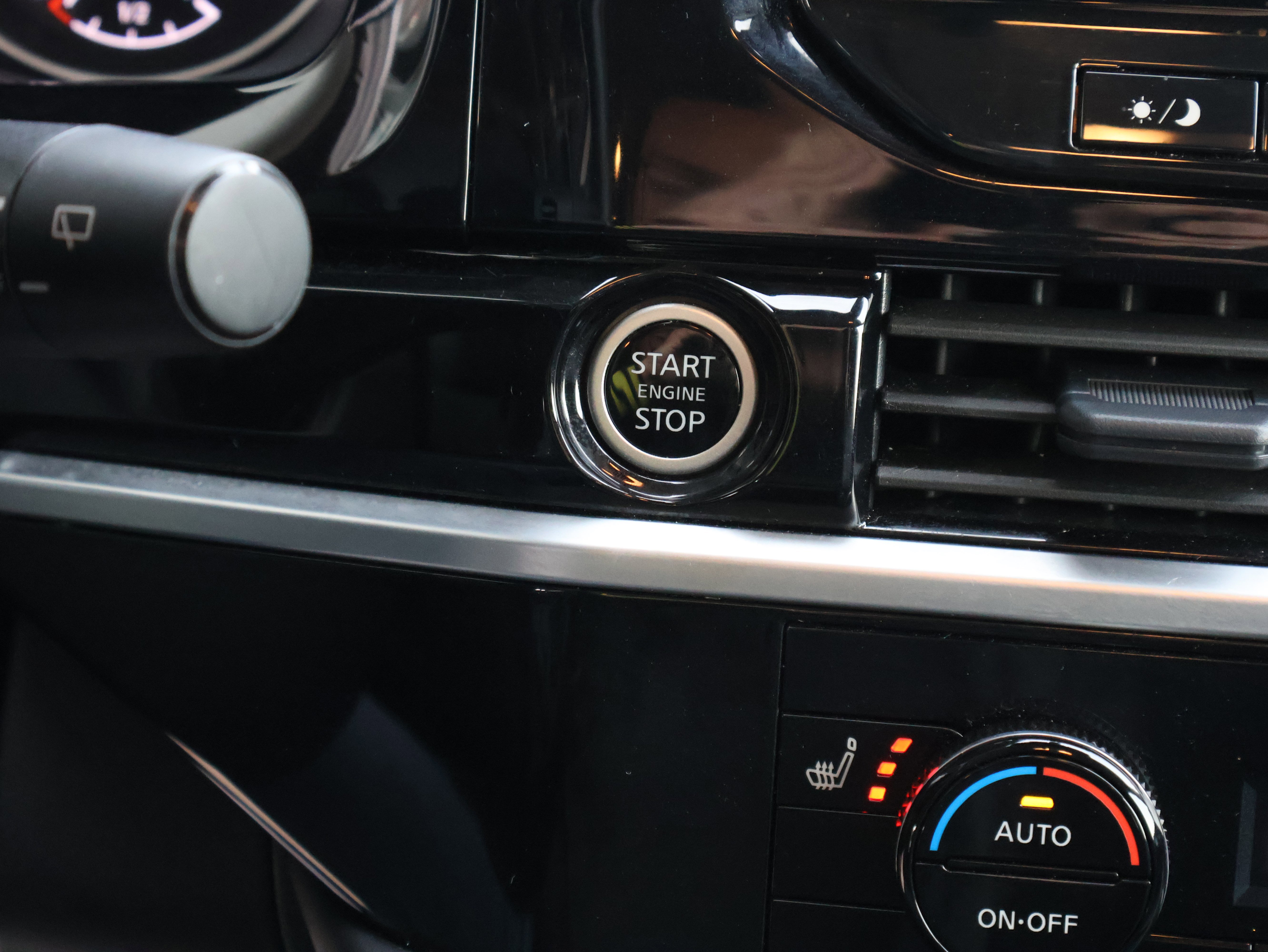 Used 2024 Nissan Pathfinder SL image 31