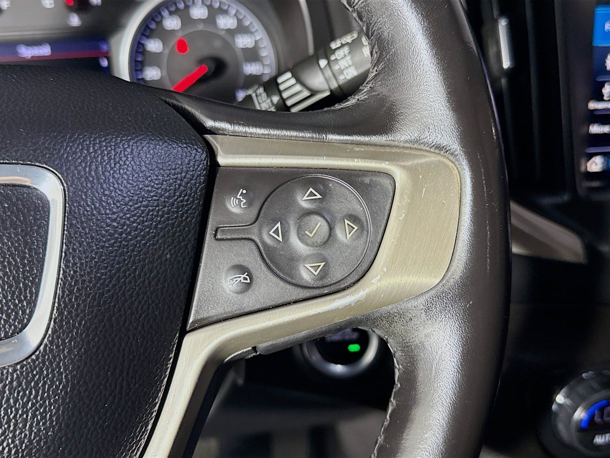 Used 2019 GMC Terrain Denali w/ Advanced Safety Package image 15