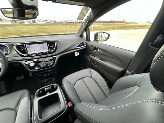 New 2026 Chrysler Pacifica Select image 36