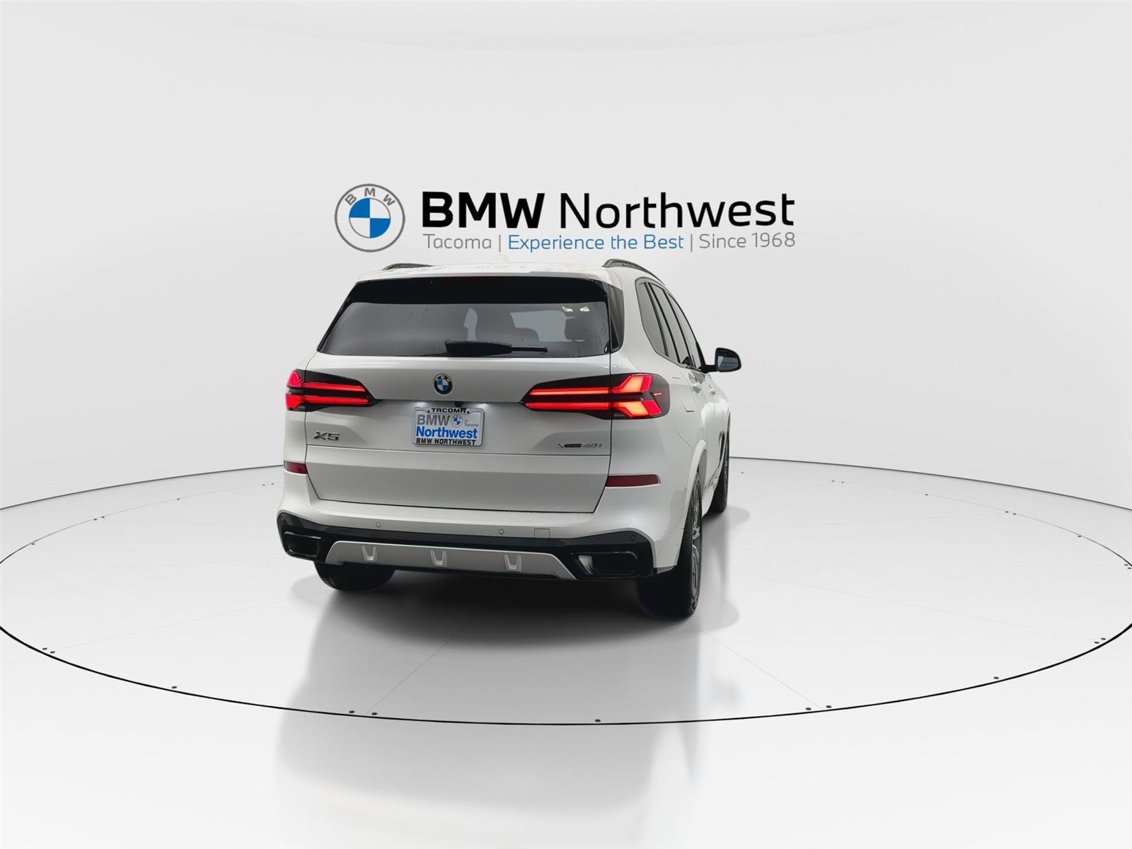 New 2026 BMW X5 xDrive40i w/ M Sport Package image 2