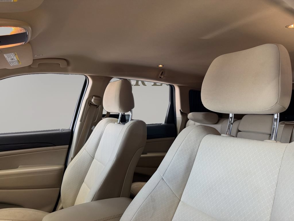 Used 2021 Jeep Grand Cherokee Laredo RWD image 9