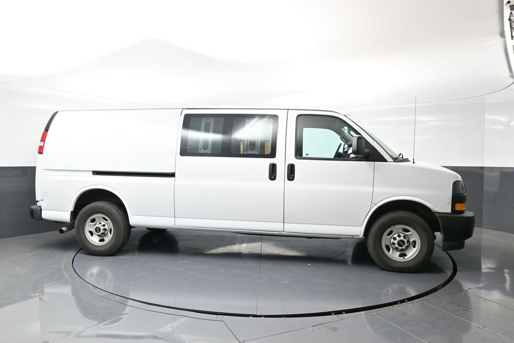 Used 2023 GMC Savana 2500 Extended w/ Enhanced Convenience Package image 3