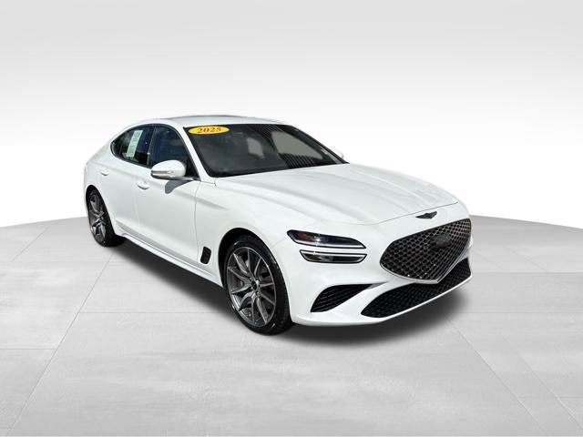 Used 2025 Genesis G70 2.5T image 3