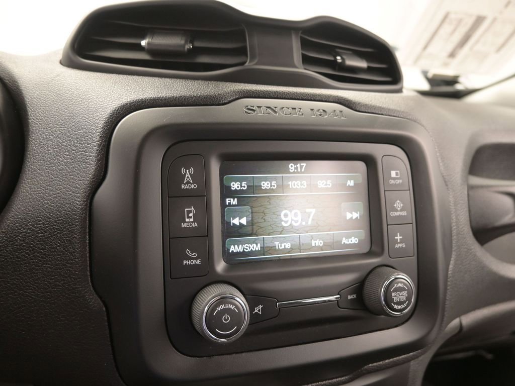 Used 2017 Jeep Renegade Latitude FWD image 34