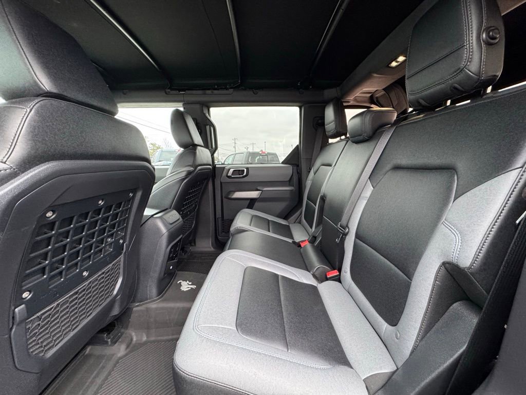 Used 2023 Ford Bronco Black Diamond w/ Sasquatch Package image 11