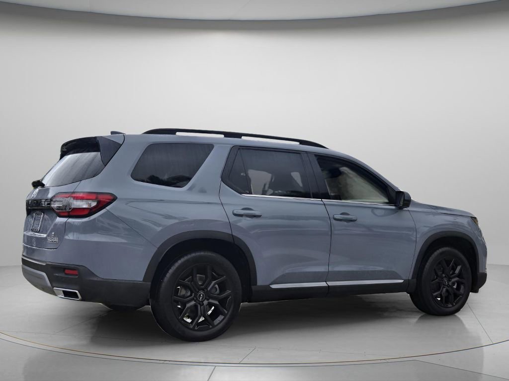 Used 2025 Honda Pilot Touring image 7