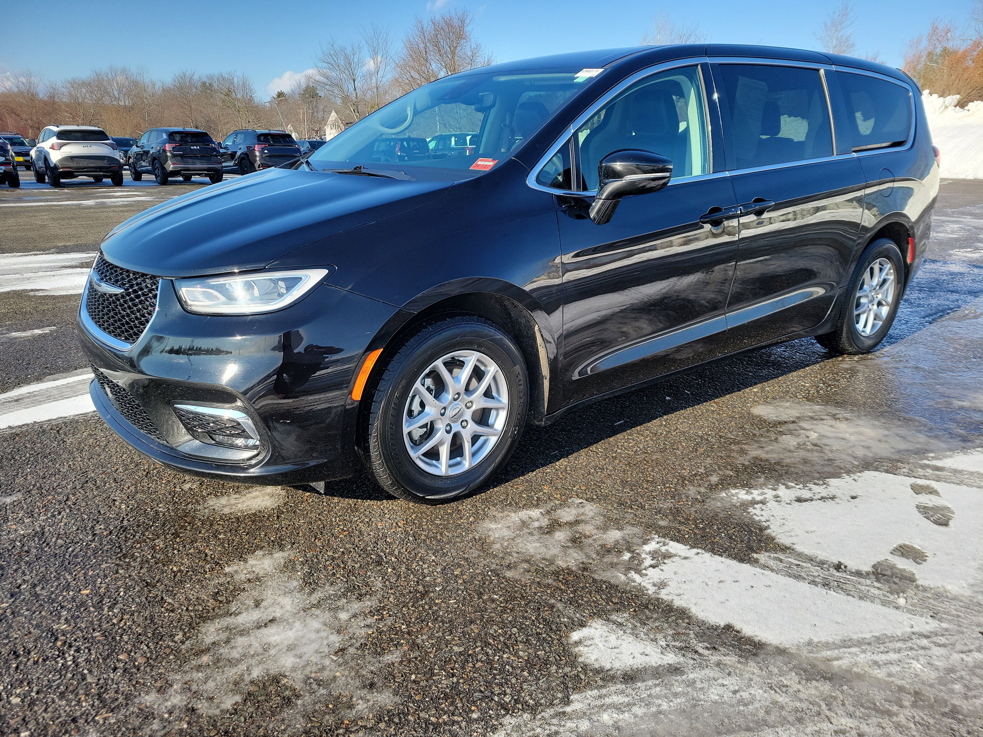 Used 2024 Chrysler Pacifica Touring-L