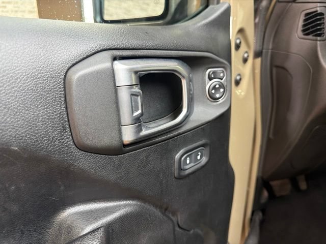 Used 2020 Jeep Gladiator Mojave AWD/4WD image 22