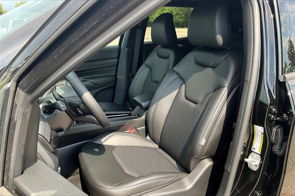 New 2025 Jeep Compass Latitude w/ Convenience Group image 9