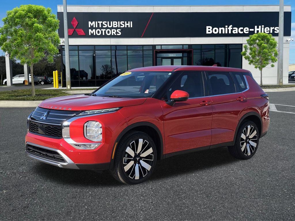 Used 2025 Mitsubishi Outlander SE FWD image 2