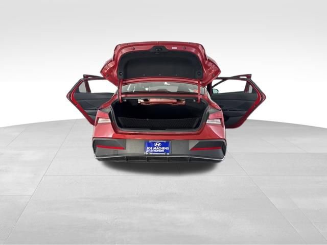 Used 2025 Hyundai Elantra SEL FWD image 20