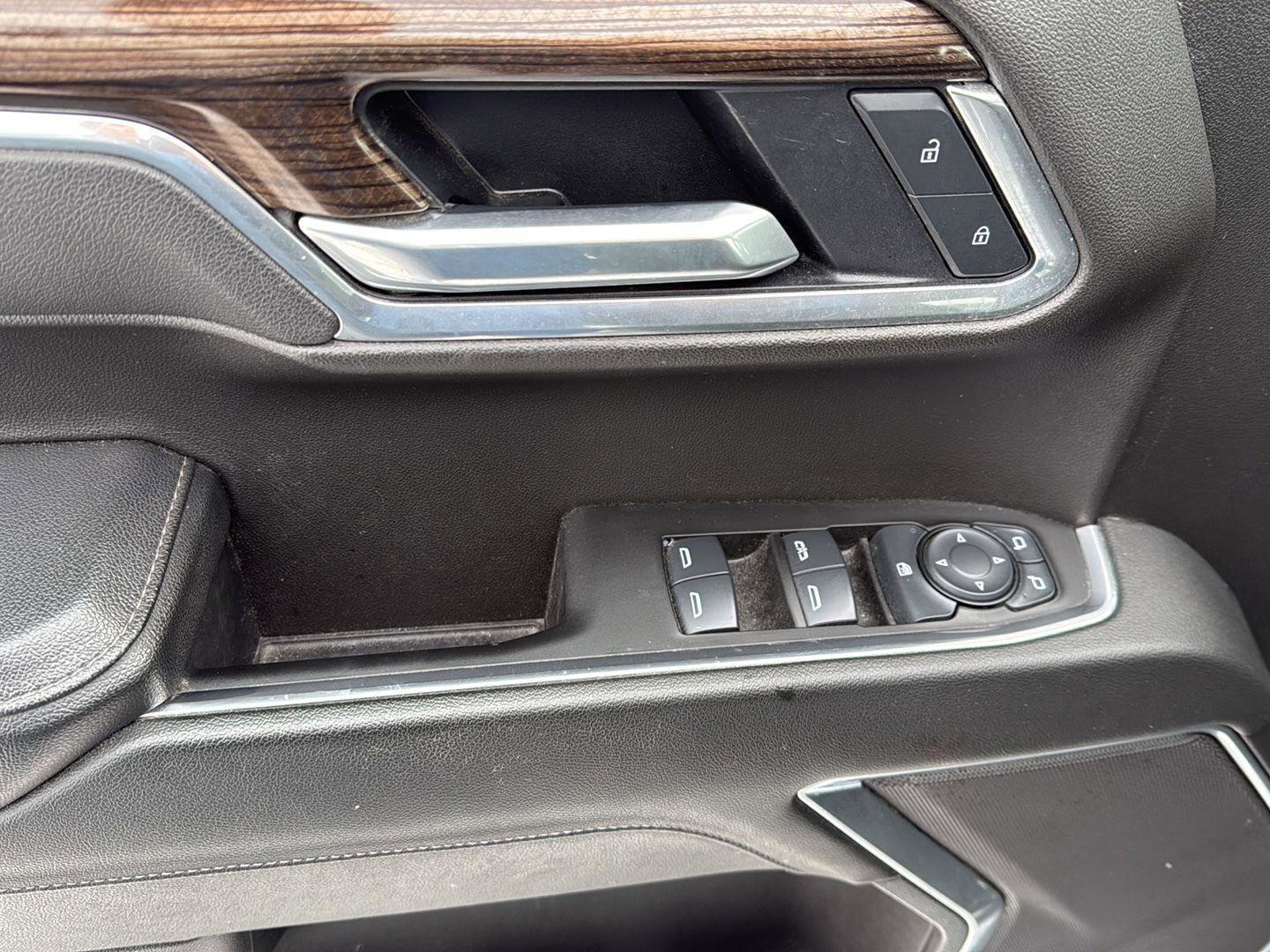 Used 2025 Chevrolet Silverado 1500 LT image 16