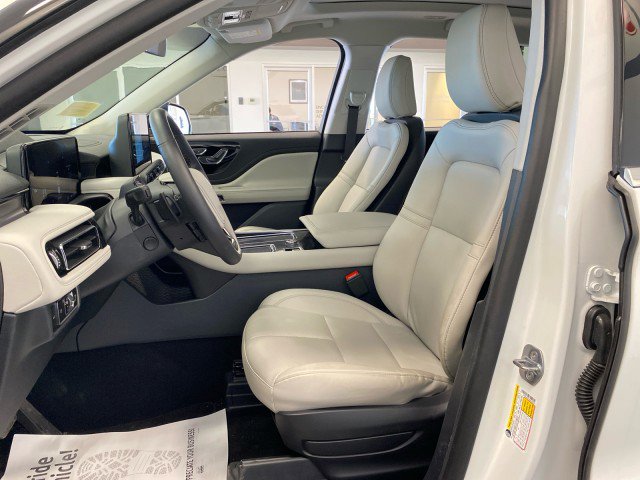Used 2025 Lincoln Aviator AWD image 16