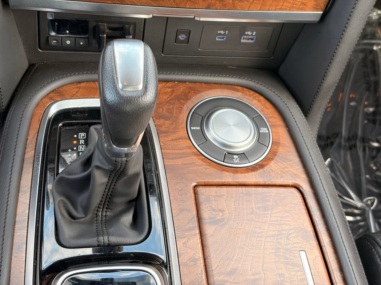 Used 2024 Nissan Armada SL w/ Captain's Chairs Package RWD image 28