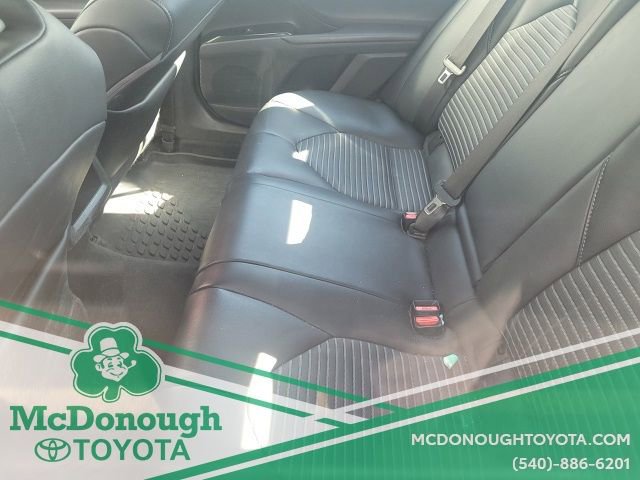 Used 2020 Toyota Camry SE w/ Sunroof Package image 8