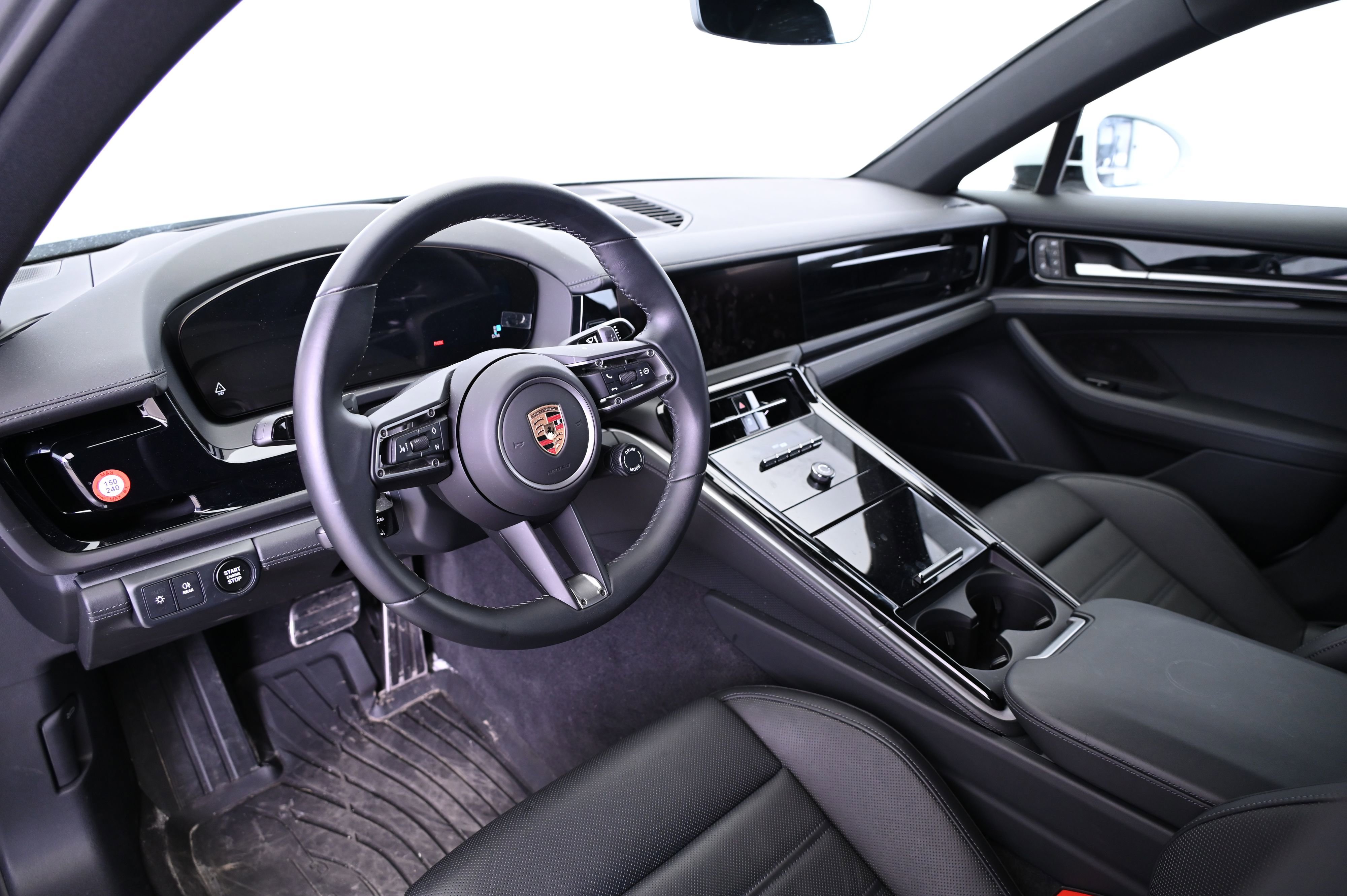 Used 2024 Porsche Panamera 4 image 4