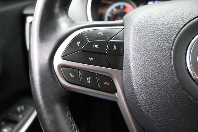 Used 2020 Jeep Cherokee Latitude Plus w/ Cold Weather Group AWD/4WD image 28