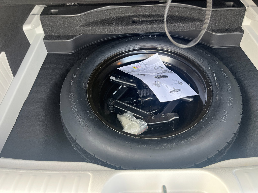 Used 2020 Jeep Cherokee Limited w/ Luxury Group AWD/4WD image 14