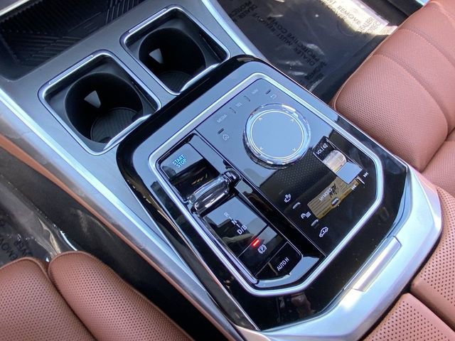 Used 2025 BMW i7 xDrive60 image 21