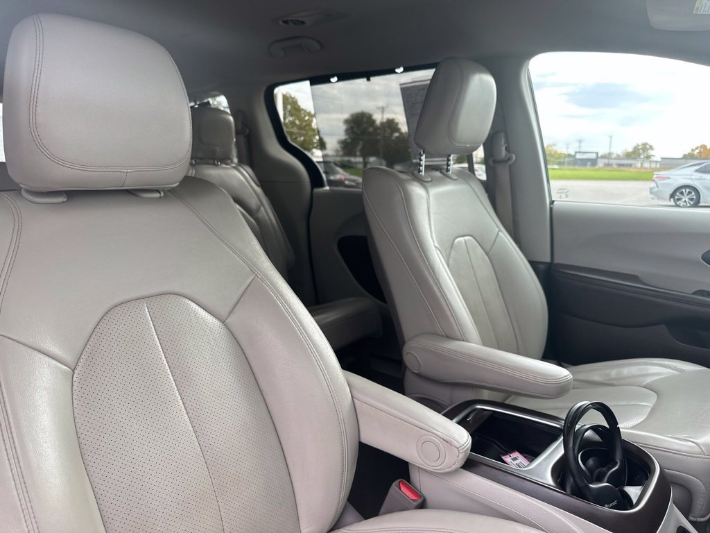 Used 2020 Chrysler Pacifica Touring-L Plus FWD image 36