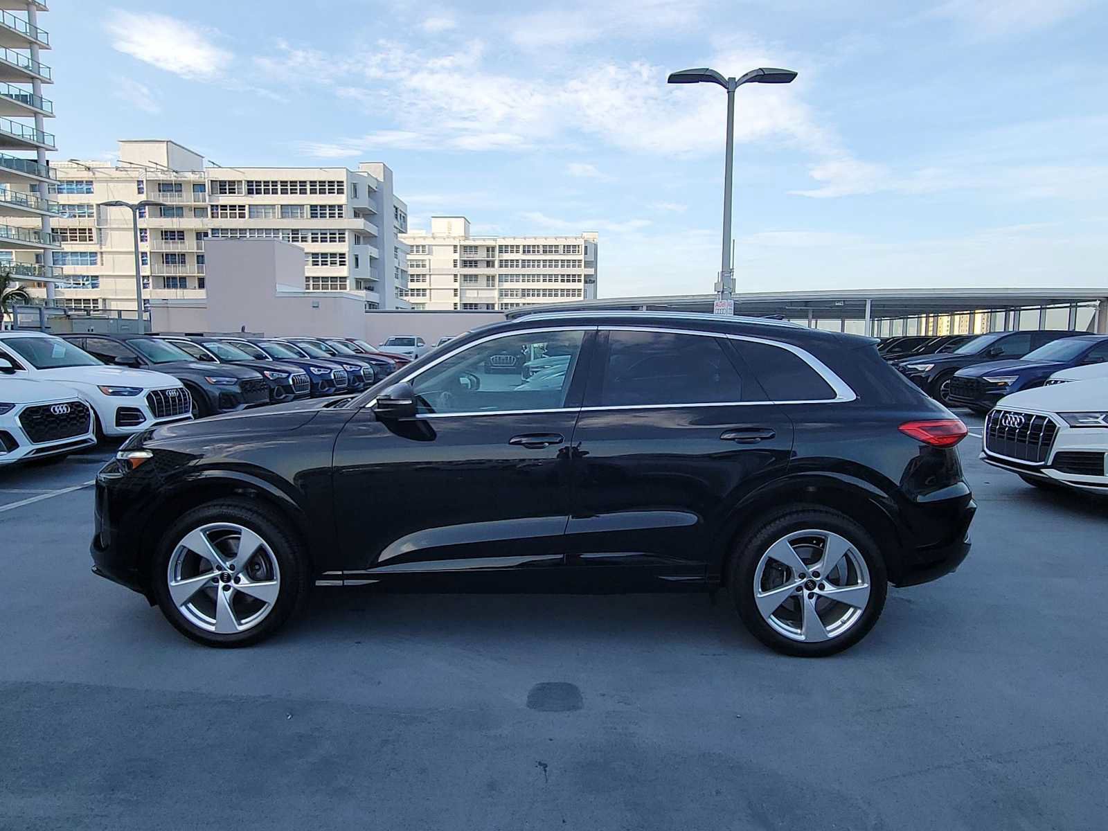 Certified 2025 Audi Q5 Premium Plus w/ Premium Plus AWD/4WD video 3