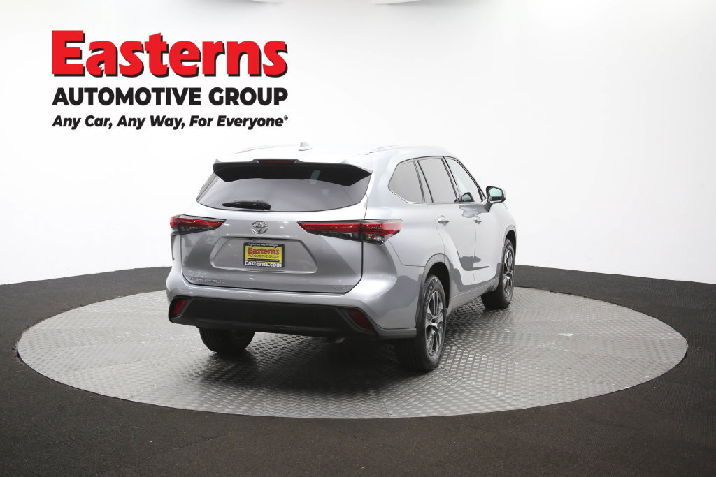Used 2021 Toyota Highlander XLE FWD image 46