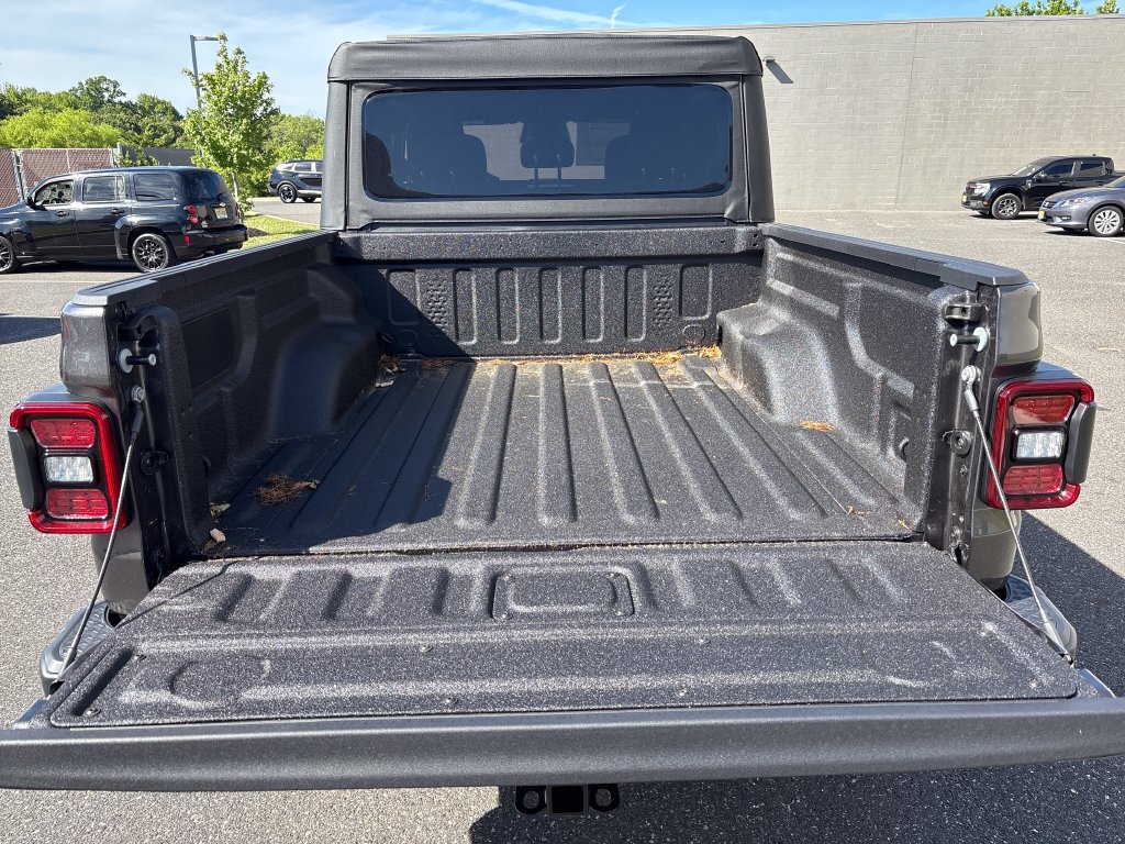 New 2026 Jeep Gladiator Mojave AWD/4WD image 32