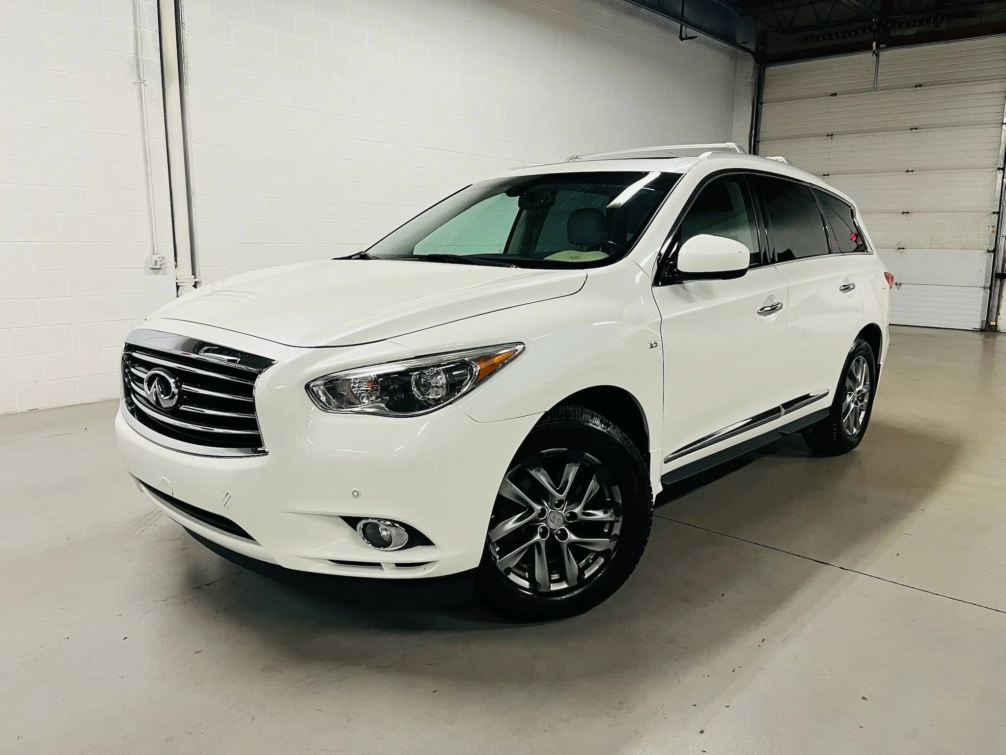 Used 2015 INFINITI QX60 AWD w/ Premium Plus Package image 1