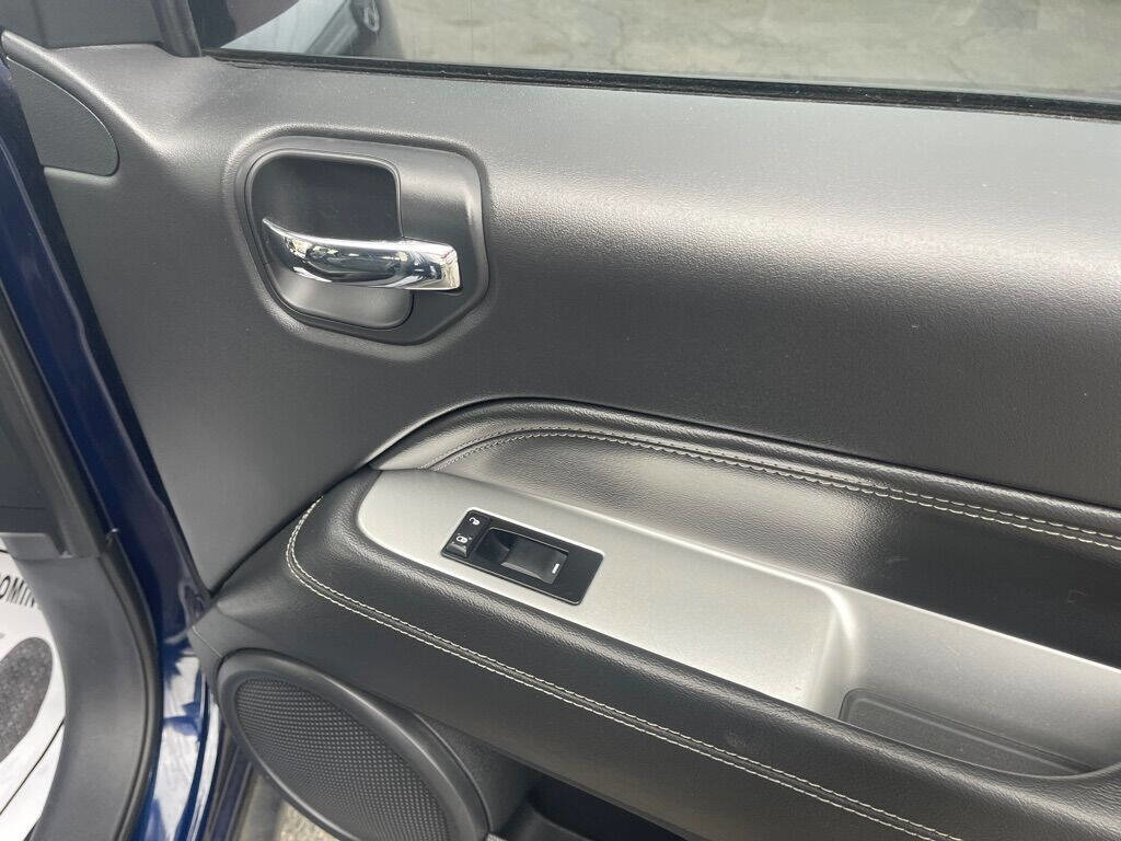 Used 2016 Jeep Compass Latitude image 26