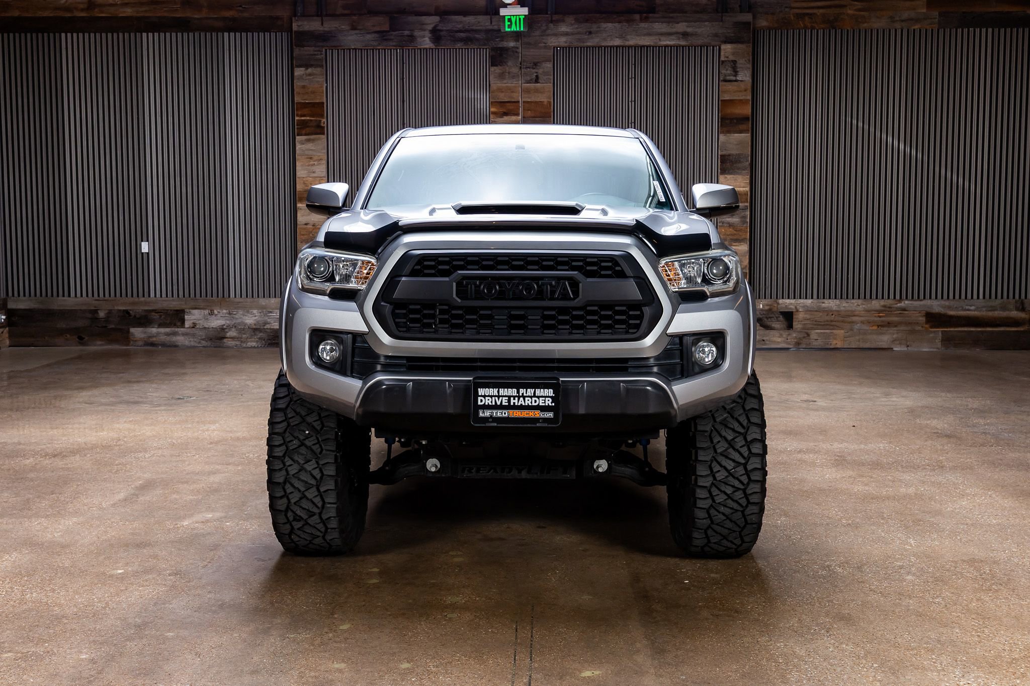 Used 2016 Toyota Tacoma TRD Sport image 2