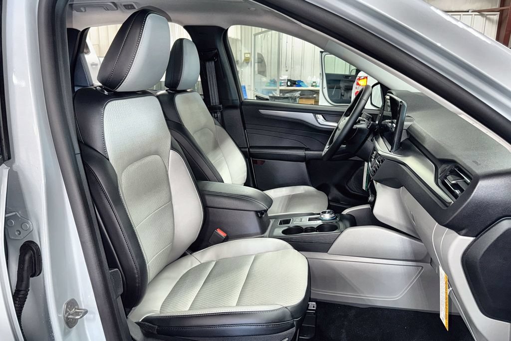 New 2025 Ford Escape SE FWD image 29