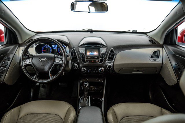 Used 2015 Hyundai Tucson SE AWD/4WD image 12